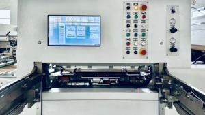 آلة قص وتجعيد الورق الأوتوماتيكية عالية الدقة TYM1050 مع تحكم PLC وسعة إنتاجية تصل إلى <span class=keywords><strong>9000</strong></span> قطعة في الساعة - Product Image 3