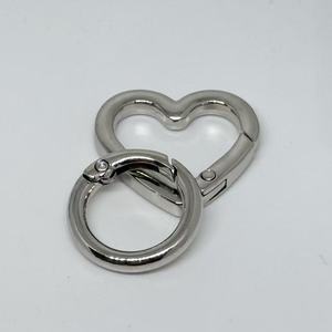 Anneau <span class=keywords><strong>d</strong></span>'<span class=keywords><strong>amour</strong></span> en métal, porte-clés en forme de cœur, clip à ressort <span class=keywords><strong>pour</strong></span> la fabrication de sacs à main, attache à anneau <span class=keywords><strong>d</strong></span>'<span class=keywords><strong>amour</strong></span> à bords arrondis, support de porte-clés - Product Image 3