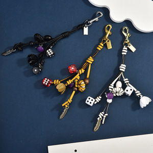 Porte-clés créatif en forme de dés avec cordon tressé, pendentif de sac tendance, accessoire de suspension élégant - Product Image 2