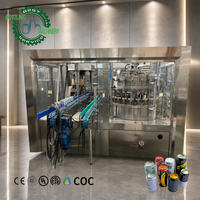 Ligne de remplissage et d'emballage de sodas économique 8000 CPH pour canettes de 0 à 500 ml avec machine d'étiquetage de manchons pour l'embouteillage de boissons et les brasseries