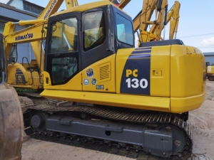 Excavatrice sur chenilles Komatsu PC130-7 d'occasion de haute qualité, équipement de construction hydraulique de taille moyenne - Product Image 2