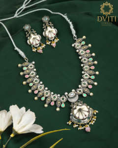 Nouveauté Parure de bijoux en argent oxydé de qualité supérieure Boucles d'oreilles, colliers et bracelets élégants pour les mariages et les fêtes - Product Image 2