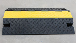 Canaletas para Cables de Goma Reciclada, Proporcionadas por el Fabricante Yuyue, Reductores de Velocidad para Interiores/Exteriores, Protección de Cables Móviles, 1-5 mph, 120 mm - Product Image 4