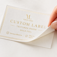 Étiquettes suspendues en papier personnalisées avec impression à chaud pour l'emballage de produits de boutique