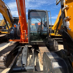 Excavatrice sur chenilles Hitachi ZX70-5G d'occasion, 7 tonnes, avec moteur Yanmar et équipement de construction - Product Image 6