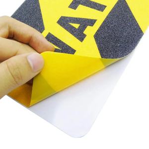 Cinta antideslizante autoadhesiva duradera de PVC/Goma de un solo lado para suelos interiores/exteriores Advertencia de seguridad de fácil aplicación - Product Image 4
