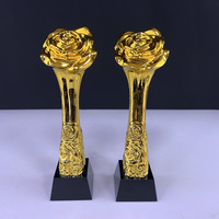 Trophée personnalisé de fleur de rose en cuivre, argent et or avec MH-NJ0501 de base en cristal noir
