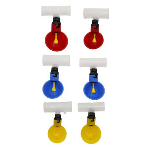 Lot de 10 abreuvoirs automatiques pour poulets avec kit de raccord en T de 20 mm et 25 mm, pour volailles, cailles, pigeons, avec coupelles rouges/bleues/jaunes - Product Image 1
