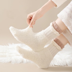 Calzini Invernali da <span class=keywords><strong>Donna</strong></span> in Velluto Corallo Spesso e Morbido di Alta Qualità - Pantofole Calde per Uso Quotidiano e Post-Parto - Product Image 5