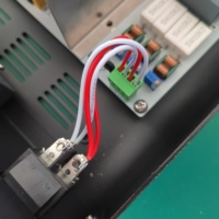 Soudeuse ultrasonique tenue dans la main portative de tache de 28KHZ/35KHZ/40KHZ pour le cachetage de textile