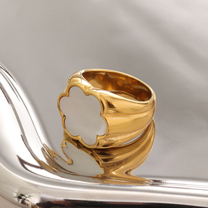 <span class=keywords><strong>Bague</strong></span> tendance en acier inoxydable plaqué or 18 carats avec motif fleurs et coquillages <span class=keywords><strong>pour</strong></span> <span class=keywords><strong>femme</strong></span> – Fabricant de bijoux personnalisés - Product Image 5