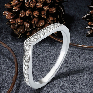 Anillo de Compromiso y Boda Sencillo de Plata de Ley S925 con Moissanita Completa para Mujer, Venta al por Mayor - Product Image 2