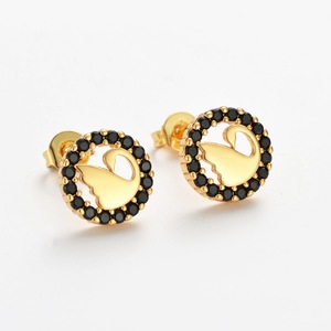 ER1315-1316 Orecchini a Perno Rotondi a Forma di Cigno in Ottone Placcato Rodio con Zirconi Neri alla Moda per Feste - Product Image 1