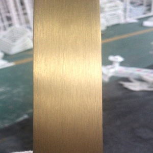 Espejo Decorativo Redondo de Pared con Marco Metálico Minimalista de Estilo Estocolmense para Baño de Hotel u Hogar con Estante de Almacenamiento - Product Image 4