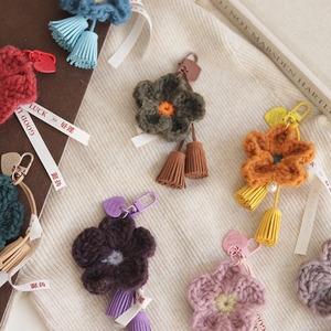 Nouvelles Décorations Suspendues Délicates en <span class=keywords><strong>Laine</strong></span> Crochetée à la Main avec Pompons Floraux, <span class=keywords><strong>Porte</strong></span>-clés et Accroches-sacs pour Cadeaux d'Anniversaire - Product Image 2