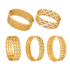 Bracelets Chunky en Acier Inoxydable Plaqué Or Personnalisés, Style Simple et Tendance, Bijoux pour Femmes - Product Image 1