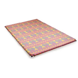Almohadilla de dormir autoinflable impermeable de doble tamaño para acampar - Product Image 2