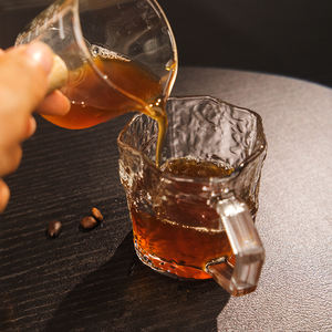 Tasse à boisson en verre cristal transparent avec poignée - Product Image 1