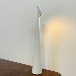 مصباح مكتب <span class=keywords><strong>LED</strong></span> بمنفذ USB متوفر في المخزون مع تحكم باللمس، إضاءة دافئة بيضاء، تشطيب أسود، قابل للتعتيم لغرف النوم وغرف المعيشة، ديكور محيطي - Product Image 5