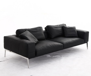 Ghế sofa Lifesteel của Antonio Citterio, thiết kế sang trọng, bọc da aniline đen, đệm lông vũ. - Product Image 1