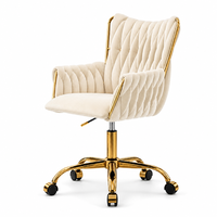 Fauteuil de détente en velours rouge, capitonné, dossier haut, siège pivotant réglable en hauteur, base en métal doré avec roulettes