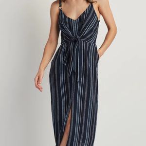 Robe d'été décontractée en jean à col montant et manches longues, broderie florale, tissu respirant et écologique, silhouette plissée, longueur mini - Product Image 1