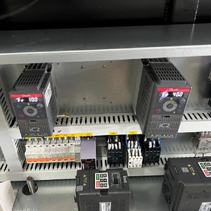 Variador de Frecuencia Danfoss IC2 380V Trifásico, Panel de Control Industrial para HVAC - Product Image 2