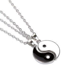 Collar Personalizado al por Mayor con Colgante <span class=keywords><strong>de</strong></span> Rompecabezas <span class=keywords><strong>de</strong></span> Mejores Amigos, Collar <span class=keywords><strong>de</strong></span> Acero Inoxidable Yin Yang para Parejas, Chapado en Oro, Estilo Moderno - Product Image 1