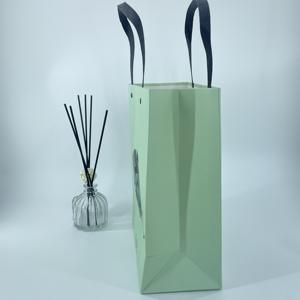 Bolsas de papel respetuosas con el medio ambiente OEM nuevo diseño superventas logotipo impreso personalizado Wh - Product Image 1