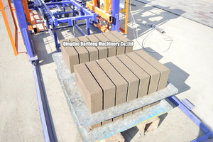 Machine de fabrication de blocs de pavé creux QT4-15 à pression hydraulique, fonctionnement automatique, <span class=keywords><strong>pompe</strong></span> à moteur pour machines à blocs emboîtables - Product Image 5