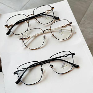 Monturas de Gafas Cuadradas Marca G T4-21036 con Protección UV y Anti Luz Azul, Montura Completa Unisex, Lentes de PC, Diseño Irregular - Product Image 5