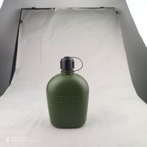 Bouteille d'eau de luxe avec tasse de camping intégrée et couvercle, idéale pour sac de survie, équipement de bushcraft, gourde métallique et kit de cantine - Échantillon gratuit - Product Image 4