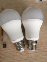 Ampoule LED A60 12W en aluminium revêtu de plastique, lampe à économie d'énergie, culot E27, baïonnette B22, ampoule domestique super A70