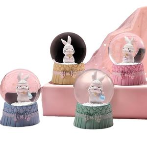 Boule de cristal en forme de flocon de neige avec motif de dessin animé lumineux, ornements en verre, jouets pour enfants, cadeaux de mariage et d'anniversaire, vente en gros - Product Image 5