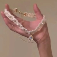 Nouvelle Collection Hiver : Collier Pendentif Flocon de Neige en Perles et Zircon avec Chaîne en Bambou – Design Sportif Luxe Doux, Ambiance Confortable