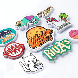 Miếng Dán Logo Tùy Chỉnh Tự Cắt Chết Bằng Nhựa Vinyl Màu Trắng Bền Chống Thấm Nước In UV Nhãn Dán Tùy Chỉnh - Product Image 1