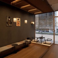 Conception d'intérieur de bar à café de style japonais, personnalisation de comptoir de café, comptoir de caisse, rénovation de la maison avec un design café personnalisé