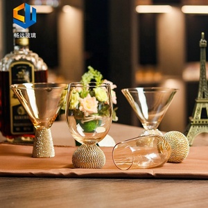 Verre à <span class=keywords><strong>martini</strong></span> 260-450 ml, nouveau modèle 2022, tige épaisse, forme unique, décoration en diamant, cadeau d'affaires durable - Product Image 5