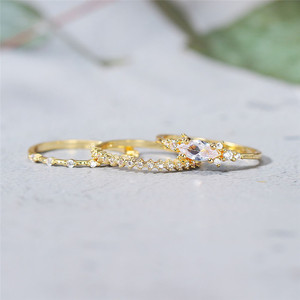 Anello Minimalista Giapponese con Zirconi, Gioiello Elegante da Donna per Uso Quotidiano, Idea Regalo - Product Image 1