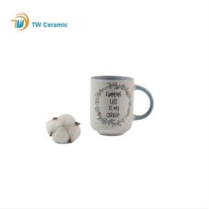 Jarra de Leche de Cerámica Lisa con Logotipo Personalizado de Estilo Moderno, Jarra Pequeña para Leche de 510 ml, Apta para Microondas y Lavavajillas, con Tapa y Cuchara - Product Image 3