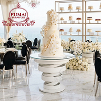 Table à gâteau de mariage moderne avec plateau en verre trempé et structure en métal, design contemporain, mobilier d'hôtel