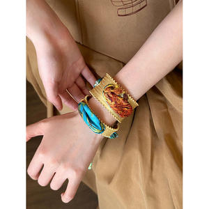 Bracelet manchette ajouré <span class=keywords><strong>en</strong></span> soie imprimée mate style ethnique, bijou personnalisé rétro tendance, sensation haut <span class=keywords><strong>de</strong></span> gamme et audacieuse - Product Image 1