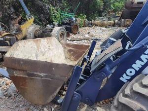 รถตักล้อยางโคมัตสึ WR8 มือสอง ขนาด 0.8 เมตร รับน้ำหนักได้ 1 ตัน พร้อมเครื่องยนต์ 4D95L กำลัง 41.2 กิโลวัตต์ - Product Image 6