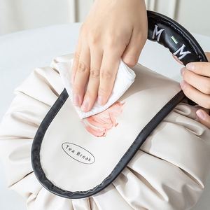 Wholesale Girls Cute Drawstring Cosmetic Bags Portable Lazy Makeup Hand Bag - Product Image 4