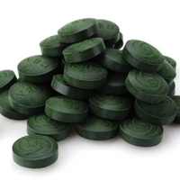 Comprimés de spiruline, pur et naturel, riche en protéines, complément alimentaire végétal super-alimentaire pour une santé quotidienne et un regain d'énergie