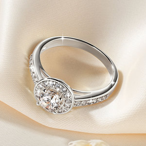 Anillos de Moissanita con Certificado GRA, Corte Redondo, Color D, VVS1, 0.5ct, con Halo y Piedras Laterales de Circonita Cúbica, Cobre con Baño de Oro de 14K, Joyería para Mujer - Product Image 2