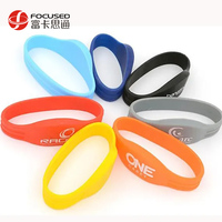 Günstige NFC-Silikonarmbänder Smart-Gummiarmband mit Zahlungschip Sport Wasserdicht Hotelschloss Event-Ticket RFID NFC-Armband