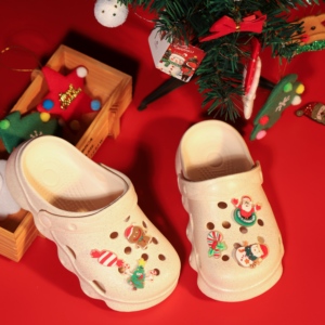 Vente en gros de <span class=keywords><strong>pantoufles</strong></span> imprimées de Noël antidérapantes pour enfants garçons et filles sandales plates d'été mignonnes chaussures de jardin d'hiver - Product Image 4