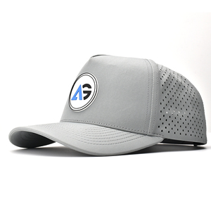 Casquettes de golf et de baseball à 5 panneaux avec logo personnalisé, imperméables, avec ventilation découpée au laser, patch en PVC et détail en corde pour hommes et femmes - Product Image 1