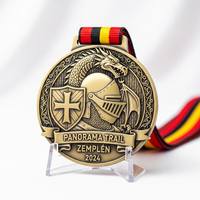 Médaille de randonnée en zinc moulé sous pression, finition bronze antique, avec motif émaillé 3D profond Chevalier Dragon et ruban rayé, pour événements de défi de randonnée